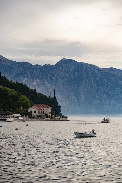 Perast Montenegro Oktober 2020 Prachtig Uitzicht Perast Stad Mistige Ochtend — Stockfoto