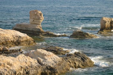 Paphos Yakınlarındaki Beyaz Kayalıklar ve Deniz Mağaraları, Kıbrıs Deniz Burnu