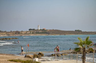  Kıbrıs Rum Kesimi 'nin Paphos kentindeki deniz feneri sahil manzarası