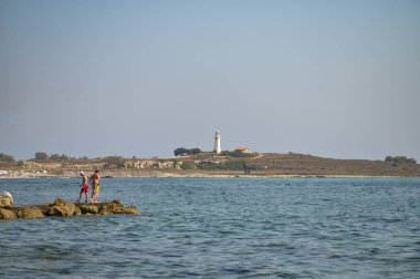  Kıbrıs Rum Kesimi 'nin Paphos kentindeki deniz feneri sahil manzarası