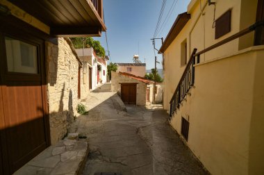 KYKOS, CYPRUS - Ağustos 2021: Kykkos Manastırı iç avlusu, Kıbrıs