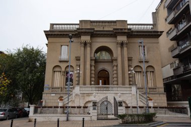 BELGRAD, SERBIA - Ekim 2020: Sırbistan 'ın Belgrad kentindeki Nicola Tesla Müzesinin dış detayları