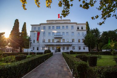 PODGORİCA, MONTENEGRO - Ekim 2020: Podgorica, Skupstina Opstine, Karadağ, Balkan belediye meclisi binası