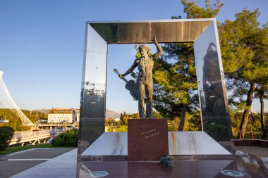PODGORİKA, MONTENEGRO - Ekim 2020: Podgorica 'daki Vladimir Vysotskiy Anıtı