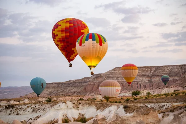 Goreme Turkey Październik 2020 Kolorowe Balony Ogrzane Powietrze Nad Kapadocją — Zdjęcie stockowe