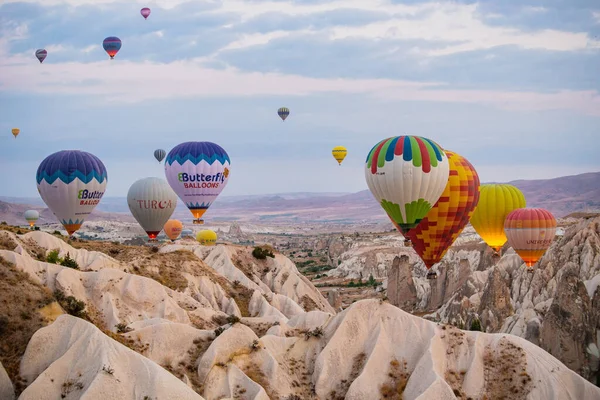 Goreme Turquía Octubre 2020 Globos Aire Caliente Coloridos Aire Sobre — Foto de Stock