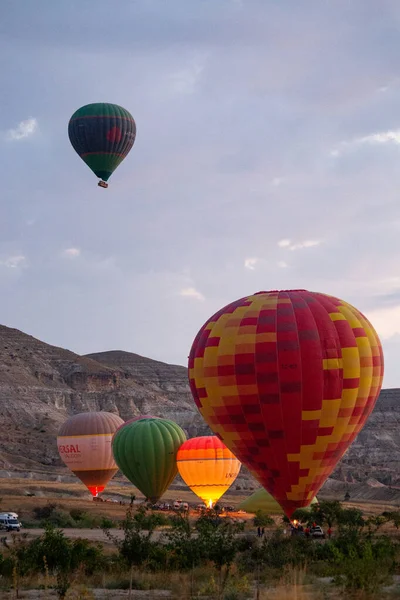 Goreme Turkey Οκτώβριος 2020 Πολύχρωμα Αερόστατα Θερμού Αέρα Στον Αέρα — Φωτογραφία Αρχείου