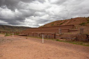 TIwanaku, BOLIVIA - Ocak 2020: Güney Amerika 'nın Bolivya kenti La Paz yakınlarındaki İnka öncesi Tiwanaku UNESCO Dünya Mirasları Alanı 