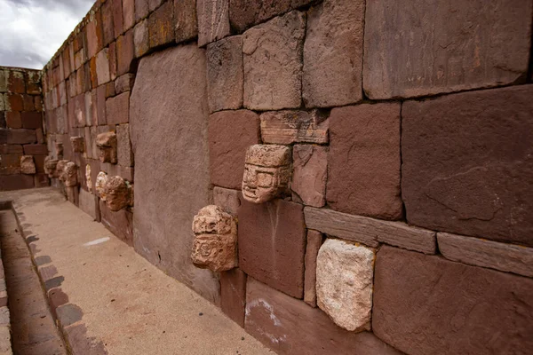 チワナク ボリビア 2020年1月 世界遺産チワナクは ボリビアのラパス近郊にある地下寺院 プリインカの町の頭石を展示しています — ストック写真