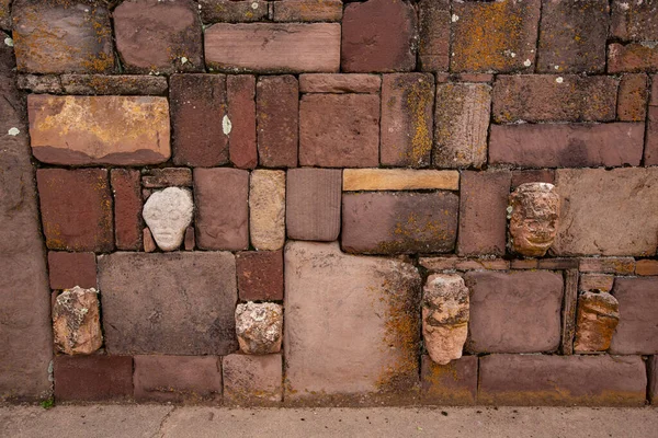 Stará Ošlehaná Zeď Různých Hnědých Bloků — Stock fotografie