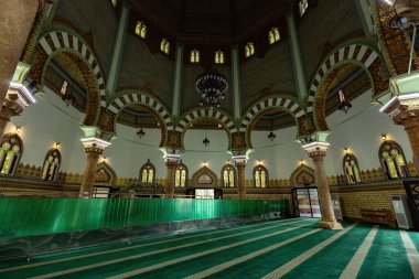 MEDAN, İNDONEZYA - 15 Kasım 2025: Medan, Sumatra, Endonezya Büyük Camii Mescid Raya el-Maşun 'un iç detayları