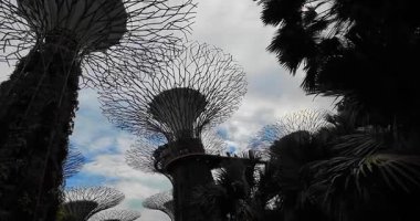 SINGAPORE, 2 Nisan 2025: Körfez manzaralı bahçeler Singapur bakış açısından