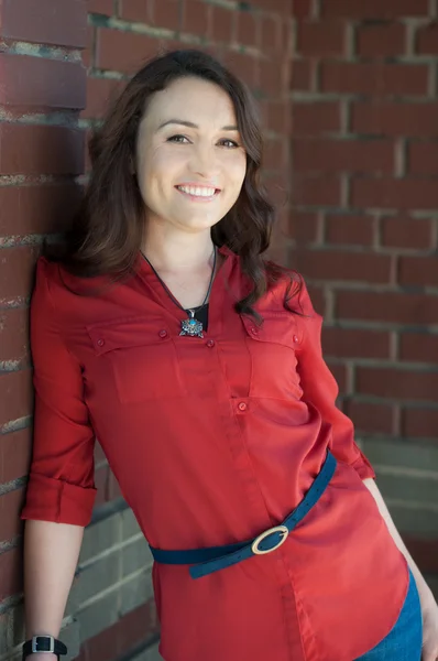 Beautiful young brunette near red brick wall - 3 — Stock Photo, Image