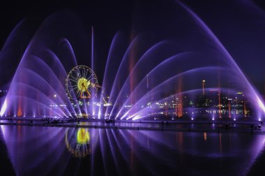 Lunapark akşam ışığı ile 
