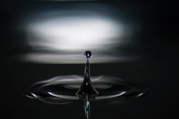 Water drop and waves — Stock Photo, Image