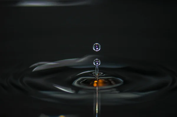 Water drop and waves — Stock Photo, Image