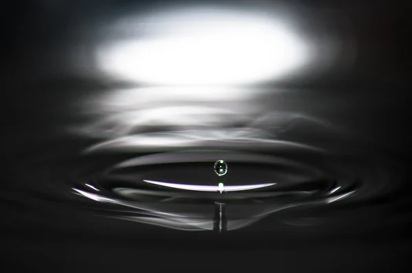 Water drop and waves — Stock Photo, Image