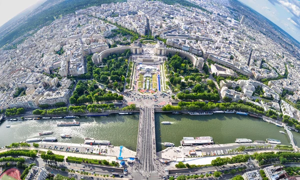 Panoramautsikt över Eiffeltornet, Paris, Frankrike. — Stockfoto