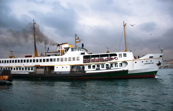 White ferry-Estambul, Turquía — Foto de Stock