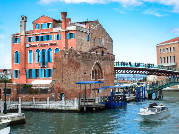 Puente de la Constitución y Hotel Santa, Venecia, Italia — Foto de Stock