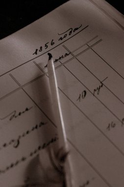 Hesap Defteri 1856, kalem ve mürekkep ile siyah beyaz fotoğraf.
