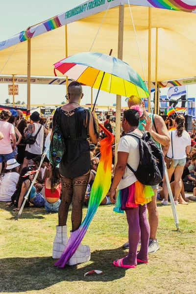 TEL AVIV ISRAEL - 06.25.2019: Pride Parade Tel Aviv, İsrail 'de gökkuşağı bayraklı insanlar