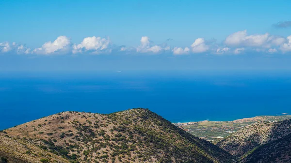 Girit 'in dağ ve gökyüzü manzarası