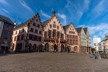 Frankfurt, Almanya, Kasım 2020: Dom-Roemer eski şehir merkezi, Frankfurt am Main, Almanya