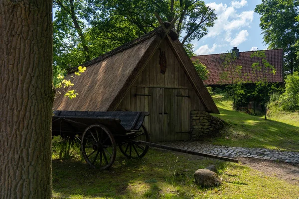 Charakteristischer Stall Für Deutsche Moorschafe Mit Strohdach Naturschutzgebiet Lüneburger Heide — Stockfoto