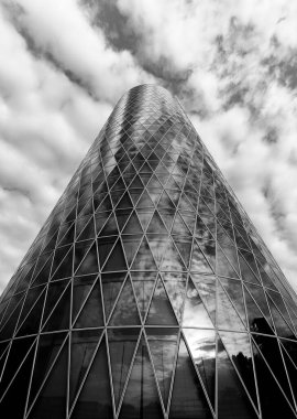 FRANKFURT AM MAIN, GERMANY - 4 Haziran 2021: Frankfurt, Almanya Westhafen Kulesi