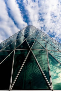 FRANKFURT AM MAIN, GERMANY - 4 Haziran 2021: Frankfurt, Almanya Westhafen Kulesi