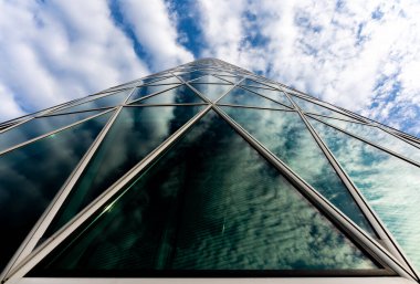 FRANKFURT AM MAIN, GERMANY - 4 Haziran 2021: Frankfurt, Almanya Westhafen Kulesi