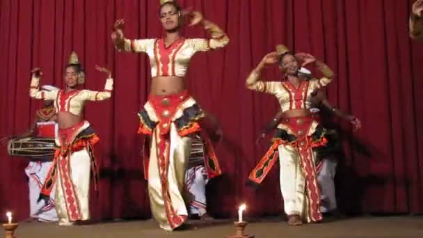 Performance Des Danseuses Costumes Nationaux Spectacle Touristique Sri Lanka — Video