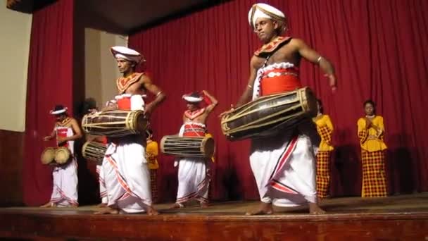 Föreställning Trummisar Sri Lankas Nationaldräkter Turistutställning Kandy Sri Lanka — Stockvideo