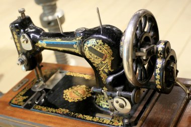 Siyah retro dikiş makinesi
