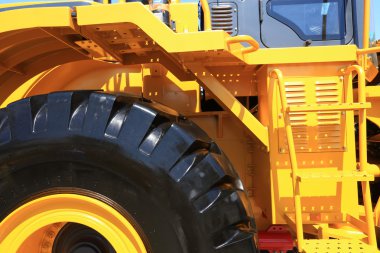 Büyük, siyah tekerlek 