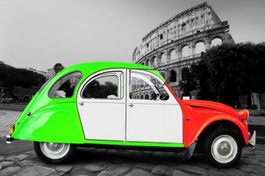 Sarı eski model araba 