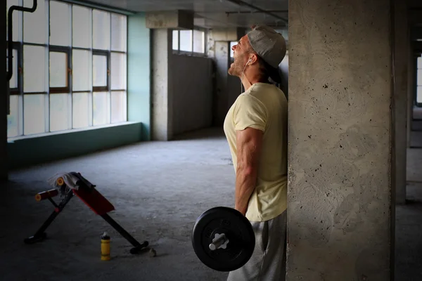 Guy in the gym — Stock Photo, Image