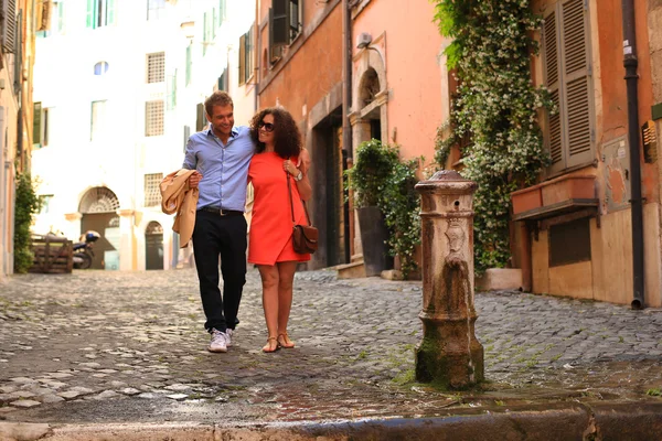 Jeune couple en Italie — Photo