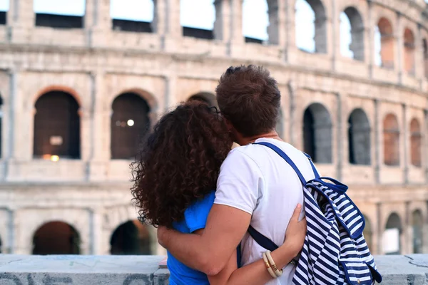 Paar von touristen in rom — Stockfoto