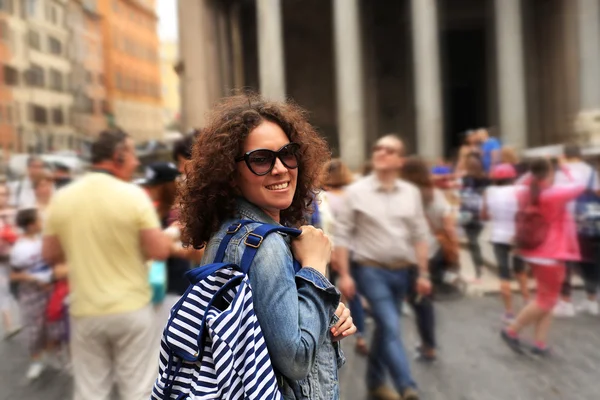 Beautiful girl tourist in Rome — Stock Photo, Image