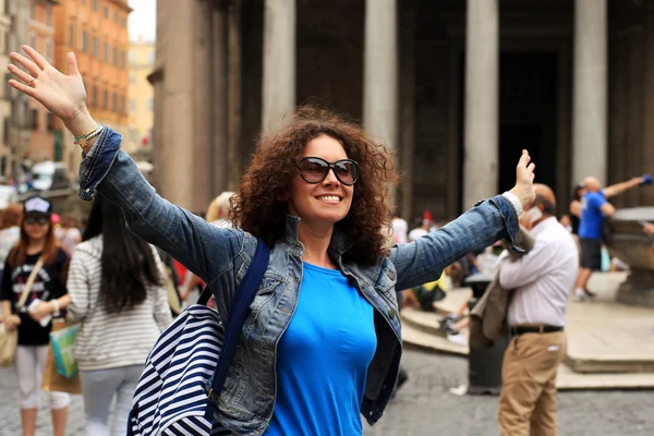 Femme à Rome — Photo