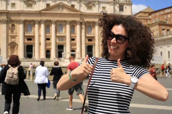 Молода леді у Ватикані — стокове фото