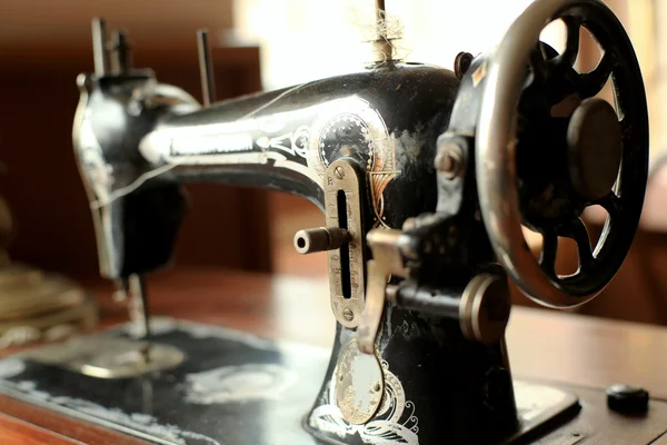 Black retro sewing machine — Stock Photo, Image
