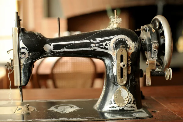 Black retro sewing machine — Stock Photo, Image