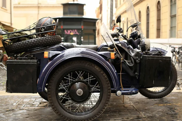 Oude vintage motorfiets — Stockfoto