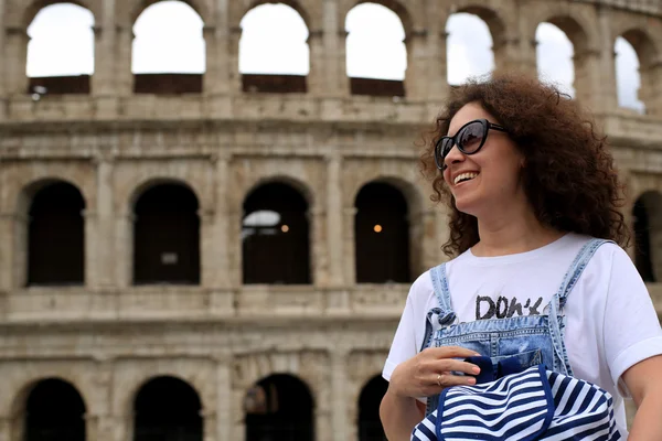 Beautiful girl in Rome — Stock Photo, Image