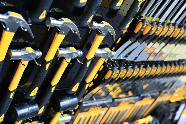 Çekiç ve diğer inşaatı işi