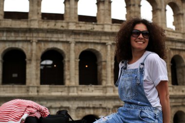 Roma'daki güzel kız