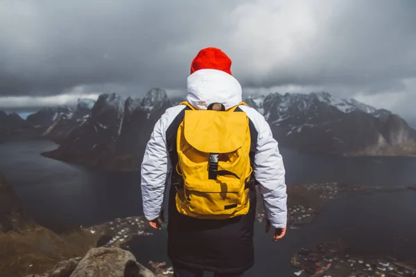 Hombre Viajero Senderismo Cordillera Montaña Reinebringen Noruega Estilo Vida Aventura — Foto de Stock